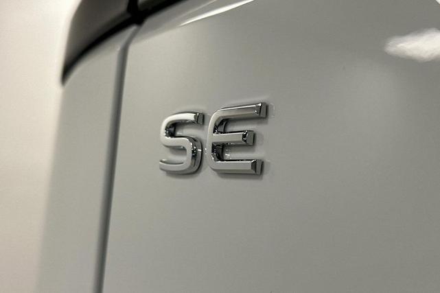 Photo of 2025 Pure White Volkswagen Atlas