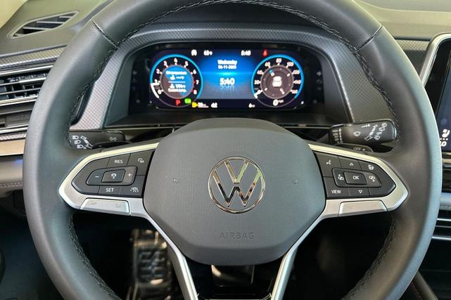 Photo of 2025 Pure White Volkswagen Atlas