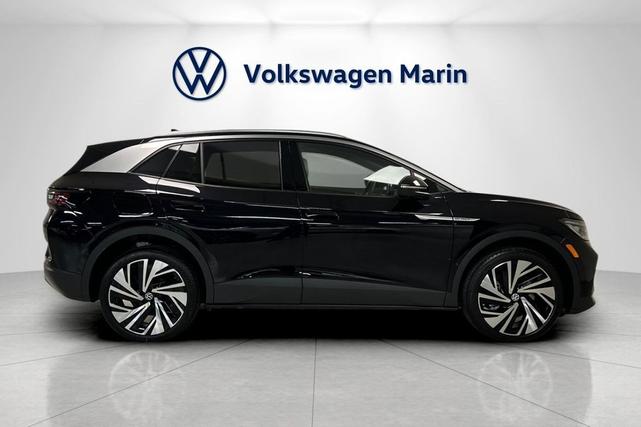 Photo of 2025 deep black pearl Volkswagen ID.4