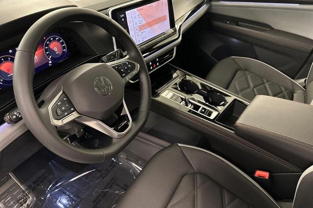 Photo of 2025 Pure White Volkswagen Atlas
