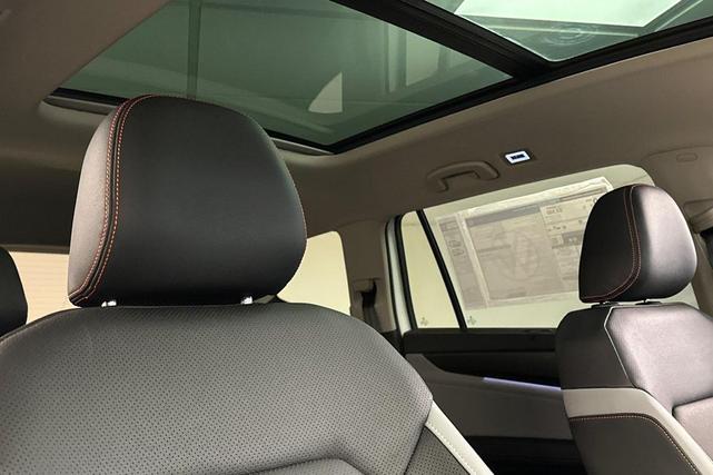 Photo of 2025 Pure White Volkswagen Atlas