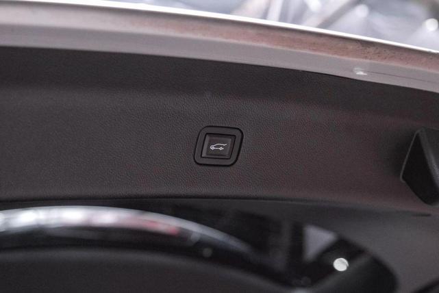 Photo of 2018 Quicksilver Metallic Buick Enclave