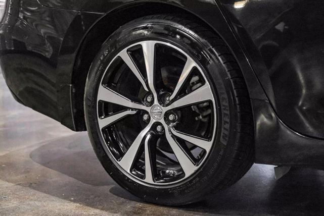 Photo of 2017 Black Nissan Maxima
