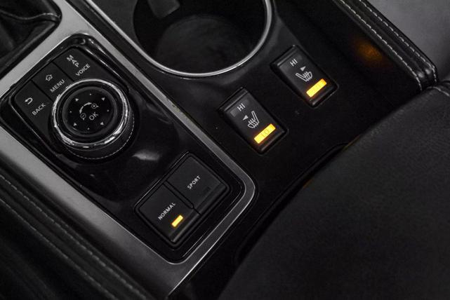 Photo of 2017 Black Nissan Maxima