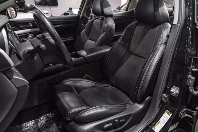 Photo of 2017 Black Nissan Maxima