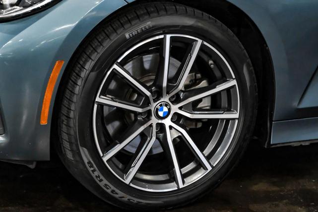 Photo of 2019 Blue BMW 330