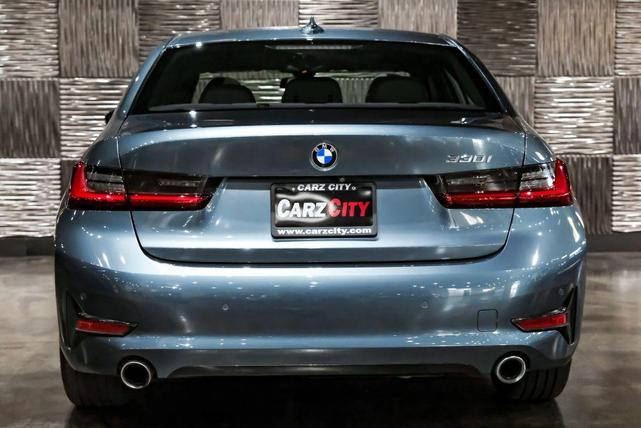 Photo of 2019 Blue BMW 330