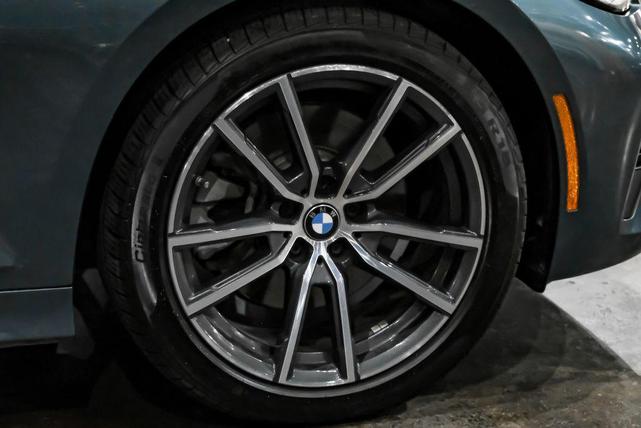 Photo of 2019 Blue BMW 330