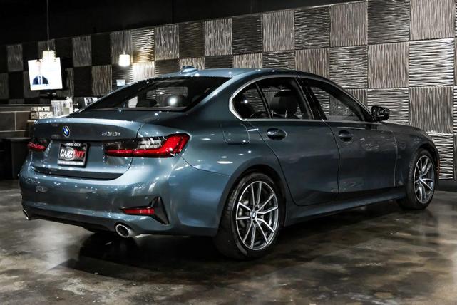 Photo of 2019 Blue BMW 330