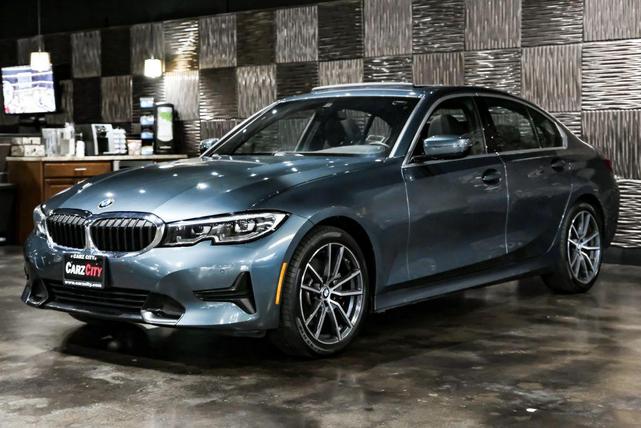 Photo of 2019 Blue BMW 330