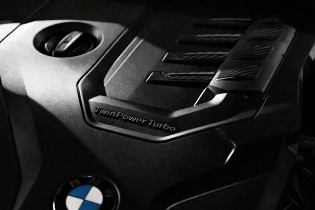 Photo of 2019 Blue BMW 330