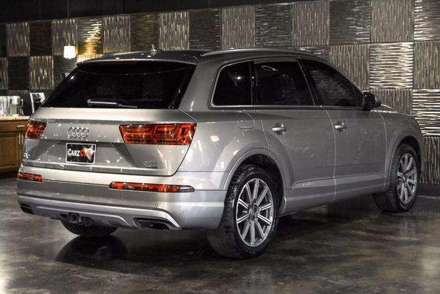 Photo of 2017 Gold Audi Q7