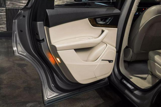 Photo of 2017 Gold Audi Q7