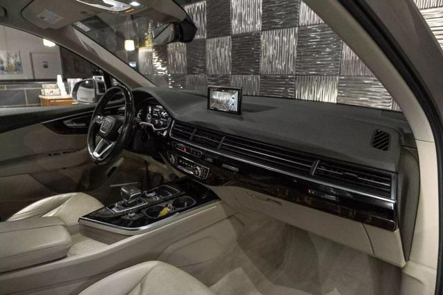 Photo of 2017 Gold Audi Q7