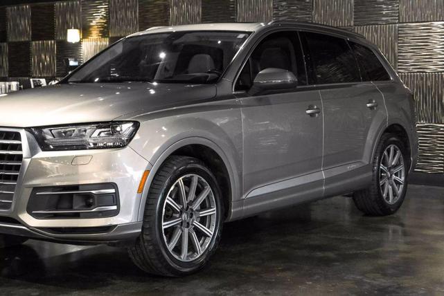 Photo of 2017 Gold Audi Q7