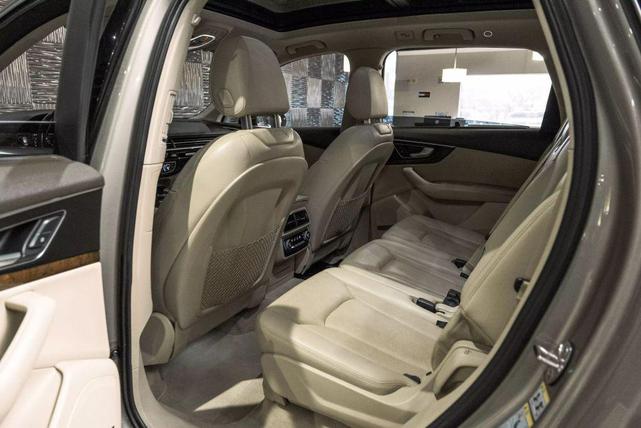 Photo of 2017 Gold Audi Q7
