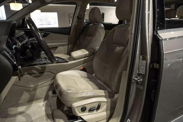 Photo of 2017 Gold Audi Q7