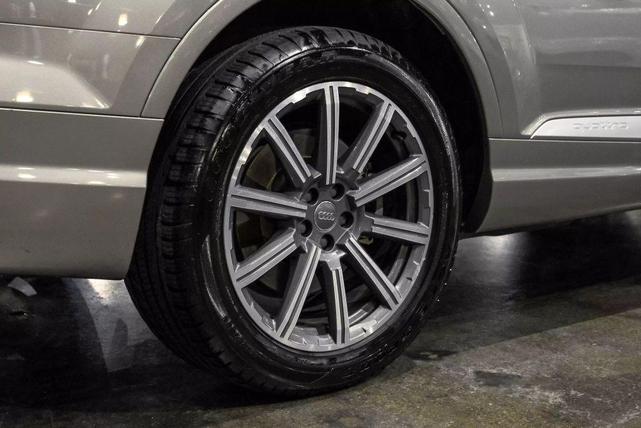 Photo of 2017 Gold Audi Q7
