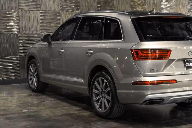 Photo of 2017 Gold Audi Q7