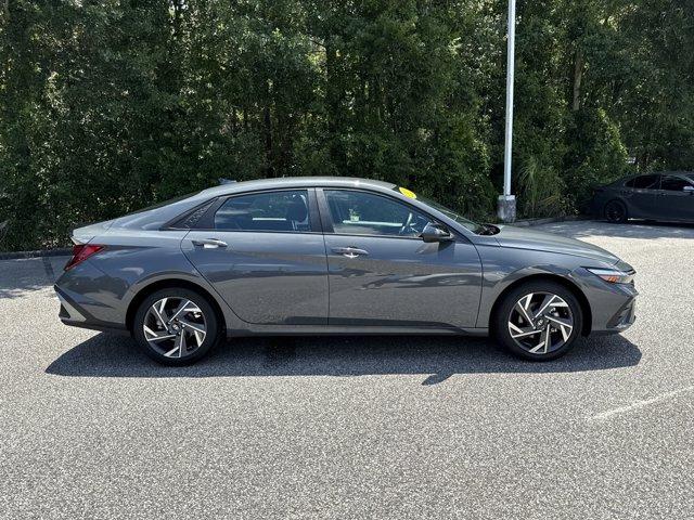 Photo of 2025 Gray Hyundai ELANTRA
