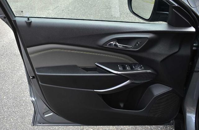 Photo of 2025 Sterling Gray Metallic Chevrolet Trax