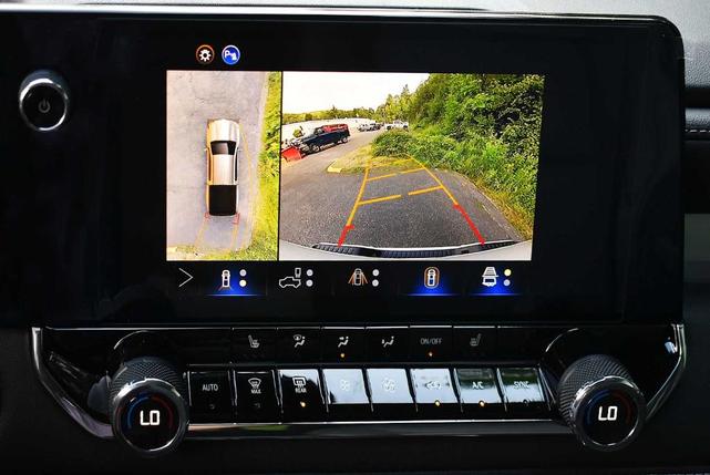 Photo of 2025 Summit White Chevrolet Colorado