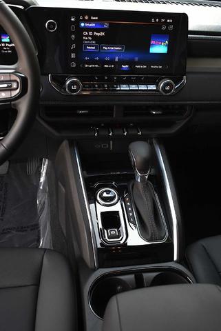 Photo of 2025 Summit White Chevrolet Colorado