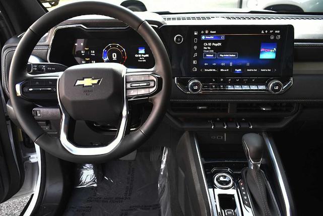 Photo of 2025 Summit White Chevrolet Colorado
