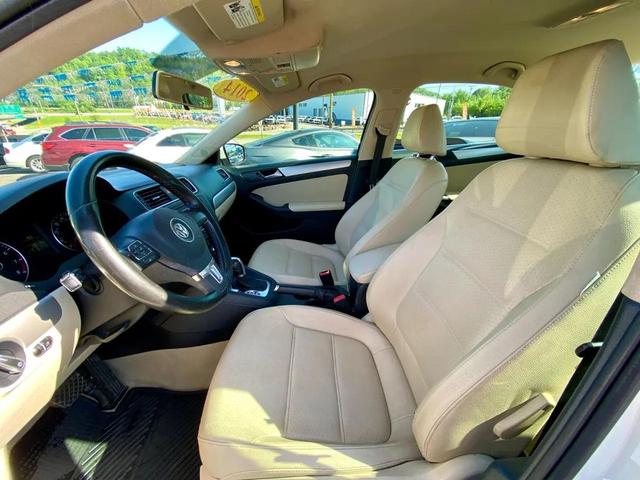 Photo of 2014 White Volkswagen Jetta