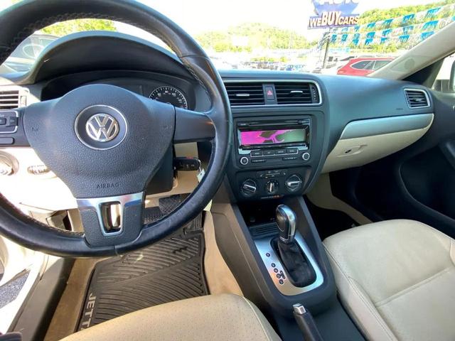 Photo of 2014 White Volkswagen Jetta