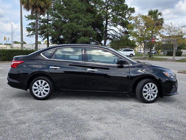 Photo of 2016 Black Nissan Sentra