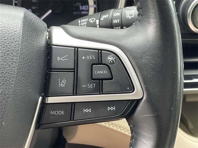 Photo of 2023 Midnight Black Metallic Toyota Highlander
