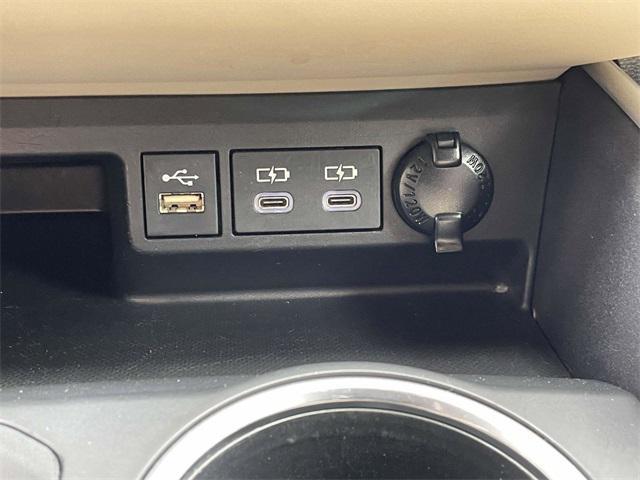 Photo of 2023 Midnight Black Metallic Toyota Highlander