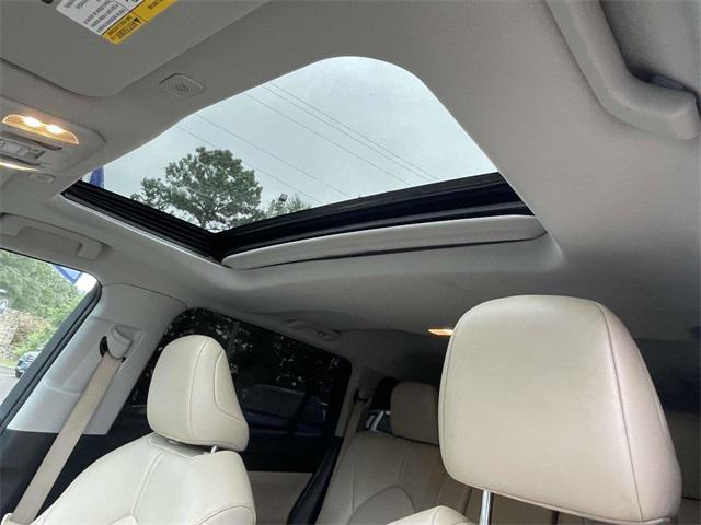 Photo of 2023 Midnight Black Metallic Toyota Highlander