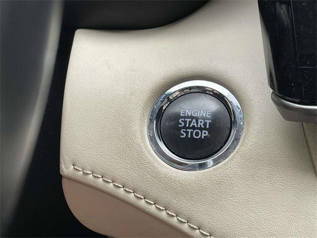 Photo of 2023 Midnight Black Metallic Toyota Highlander