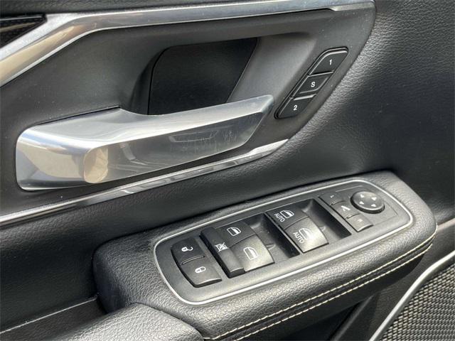 Photo of 2020 Diamond Black Crystal Pearlcoat RAM 1500
