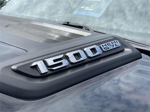 Photo of 2020 Diamond Black Crystal Pearlcoat RAM 1500