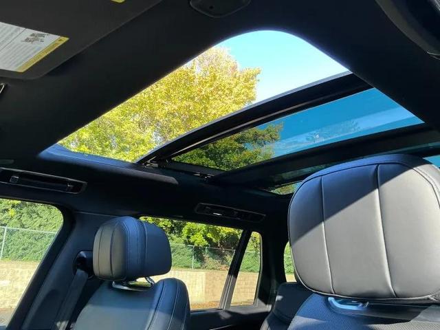 Photo of 2023 White Land Rover Range Rover