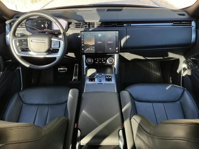 Photo of 2023 White Land Rover Range Rover