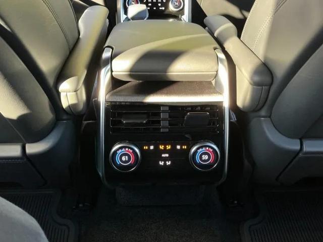 Photo of 2023 White Land Rover Range Rover