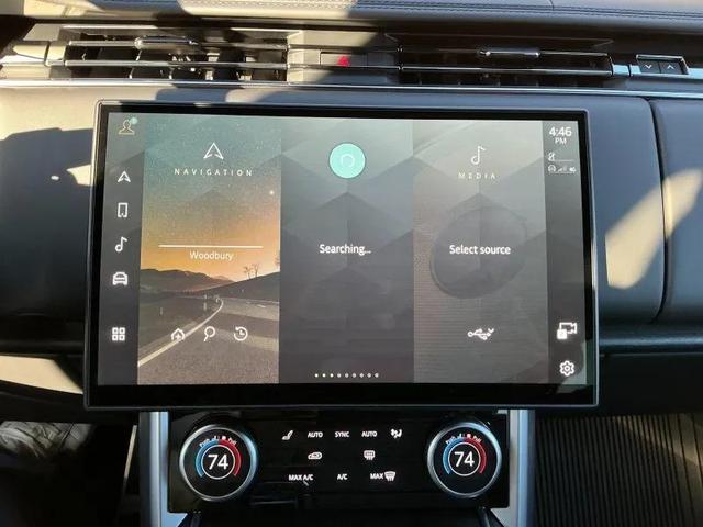 Photo of 2023 White Land Rover Range Rover