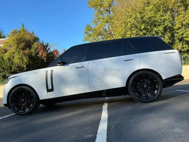 Photo of 2023 White Land Rover Range Rover