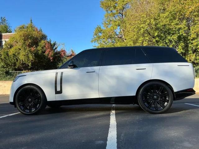 Photo of 2023 White Land Rover Range Rover
