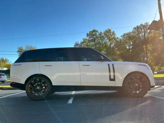 Photo of 2023 White Land Rover Range Rover