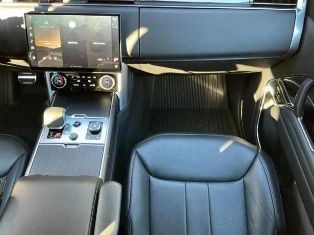 Photo of 2023 White Land Rover Range Rover