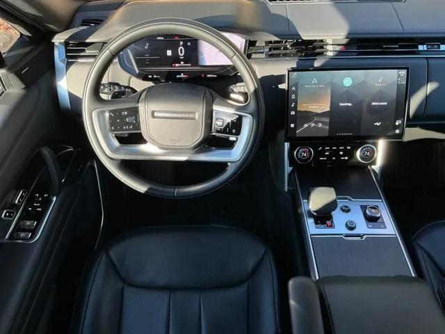 Photo of 2023 White Land Rover Range Rover