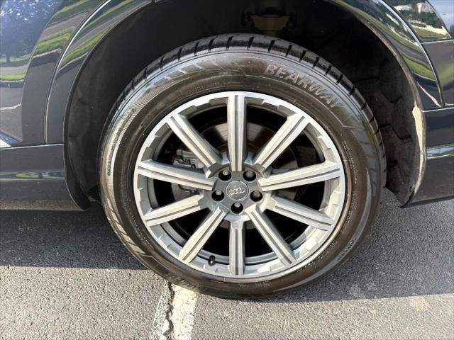 Photo of 2018 Ink Blue Metallic Audi Q7