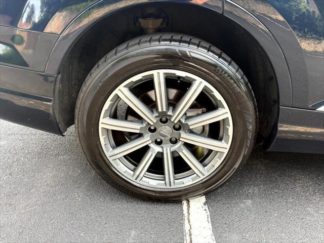 Photo of 2018 Ink Blue Metallic Audi Q7