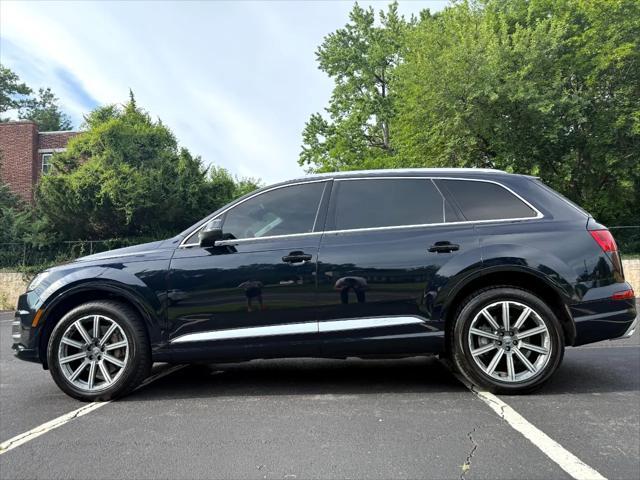 Photo of 2018 Ink Blue Metallic Audi Q7