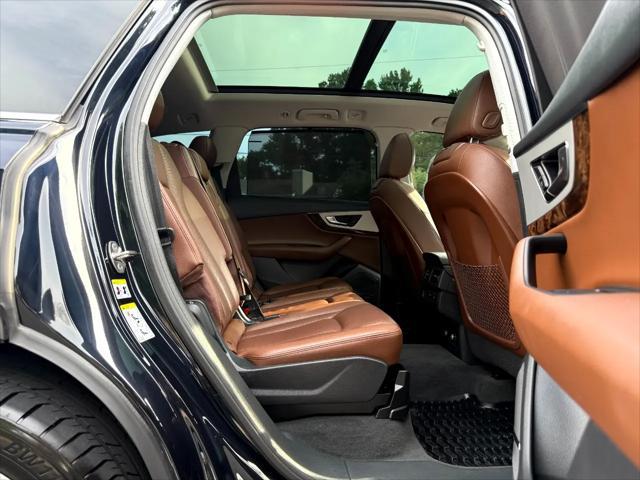 Photo of 2018 Ink Blue Metallic Audi Q7